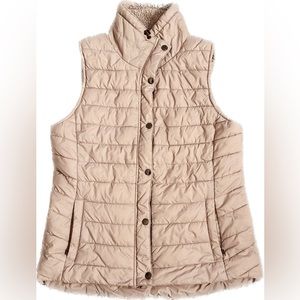 Light pink/like nude puffer vest, very light, cute and fashionable,slightly used